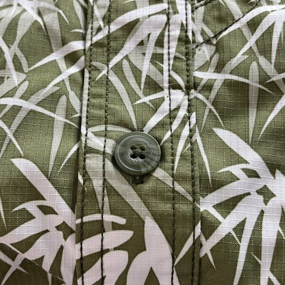 Duluth Trading Co. Men’s Green Floral Hawaiian Vented Shirt L Cool Plus - Picture 4 of 5